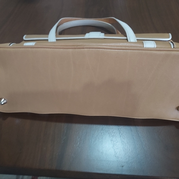 Coach tan handbag with white trim - Picture 6 of 9